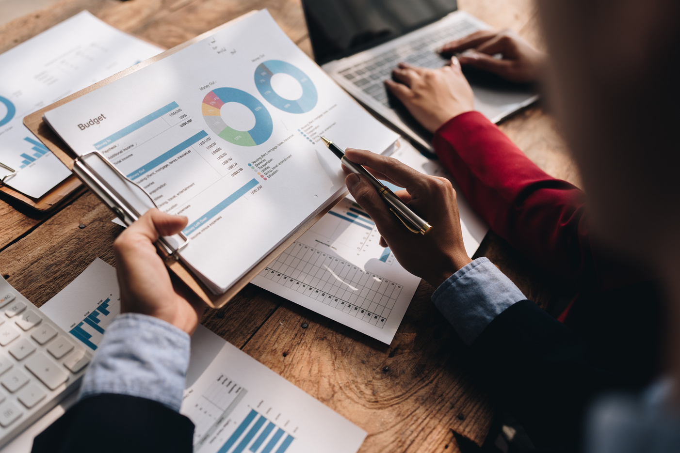 startup business, business advisor explaining strategy for plann